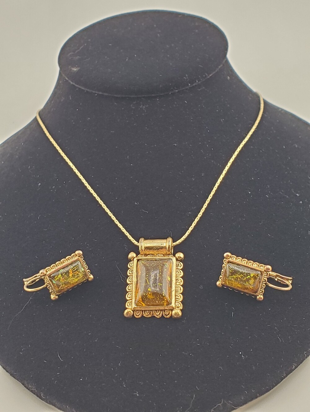 Avon Confetti Necklace & Earrings